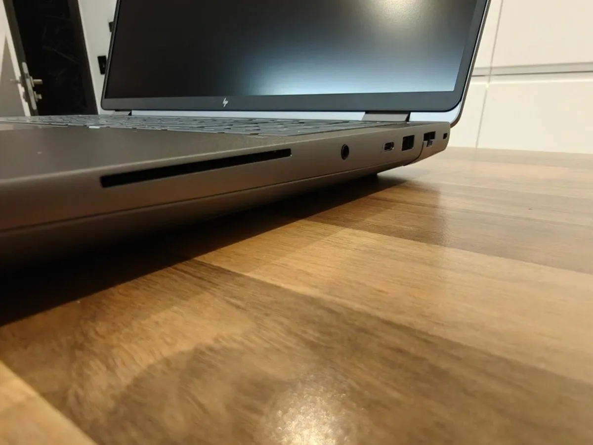 HP ZBook Fury 16 G1i | Ultra 7 | 32GB | 2TB | 16" - Image 3