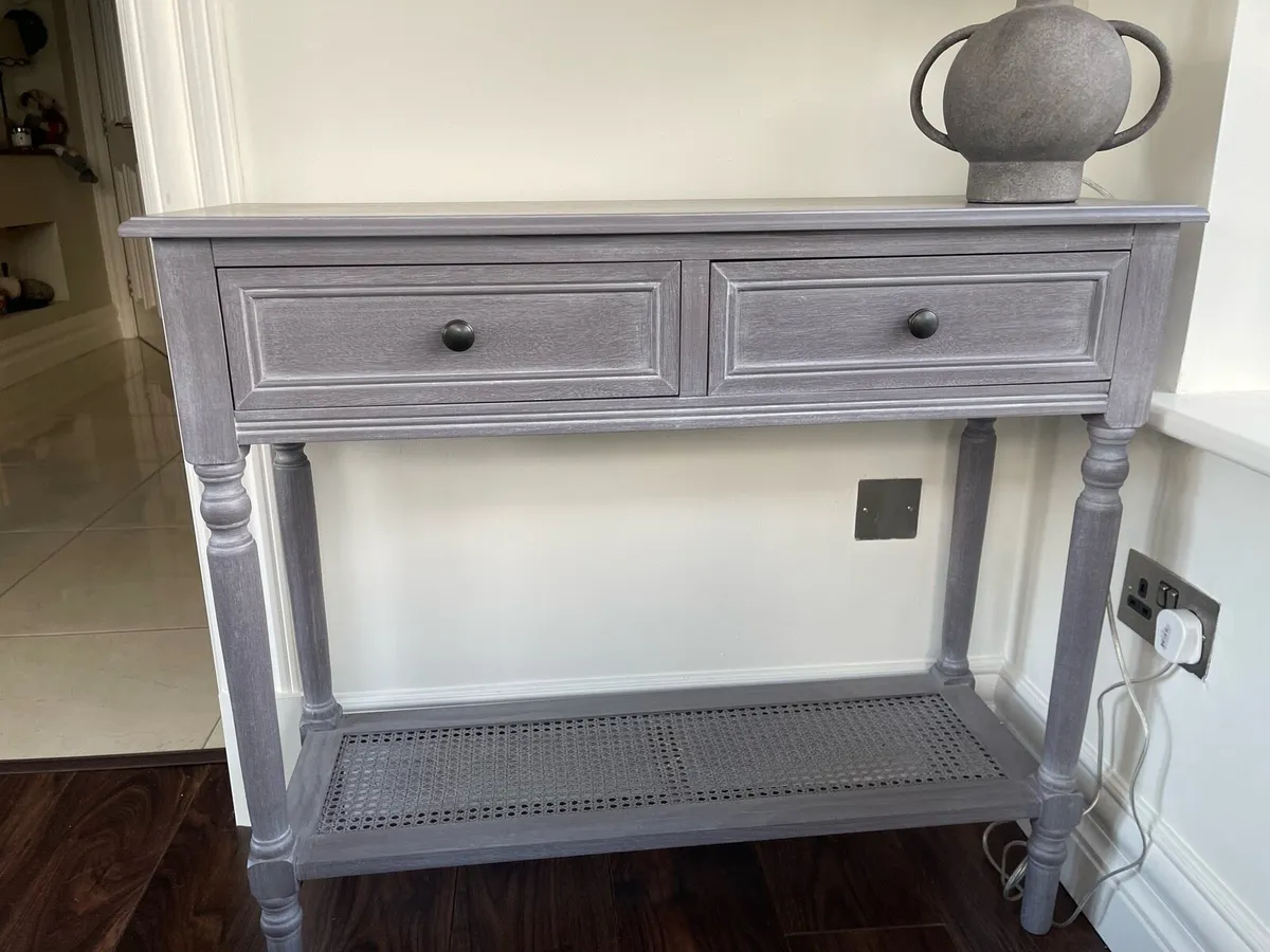 Table Console - Image 1