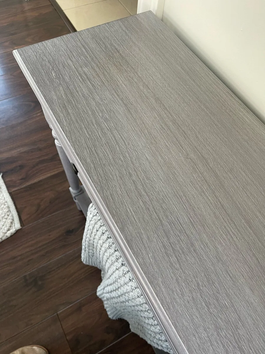 Table Console - Image 4