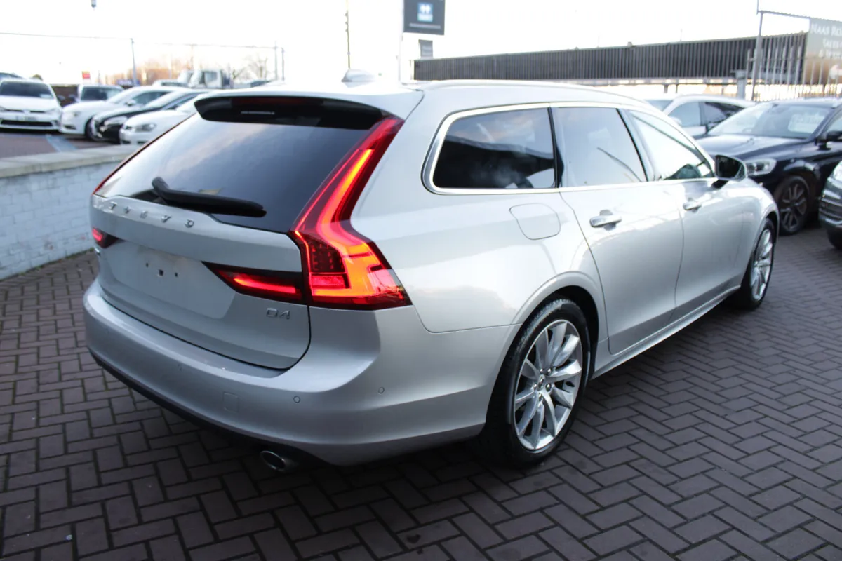 2.0D4 MOMENTUM  LUXURY PLUS  AUTOMATIC  98,000 KMS - Image 4