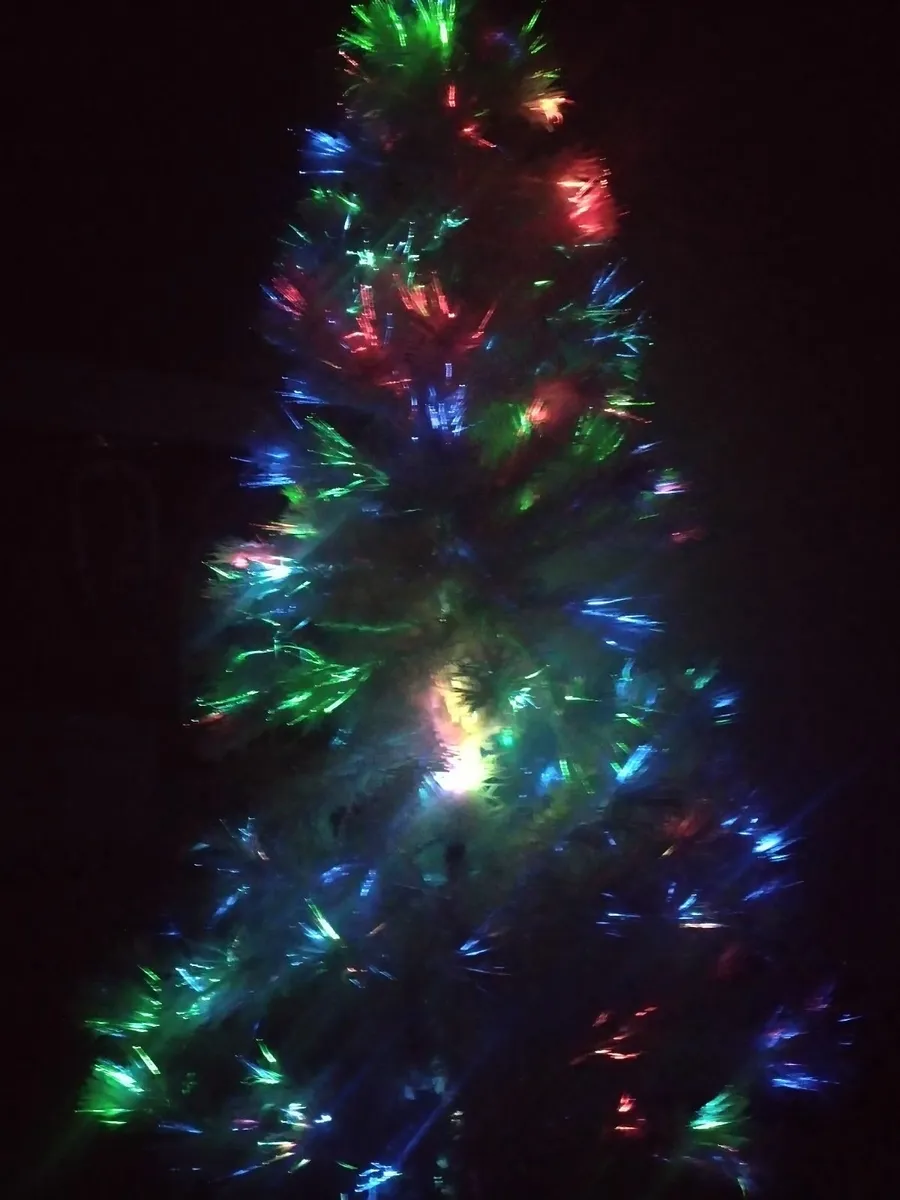 5ft white fibre optic Christmas tree - Image 1