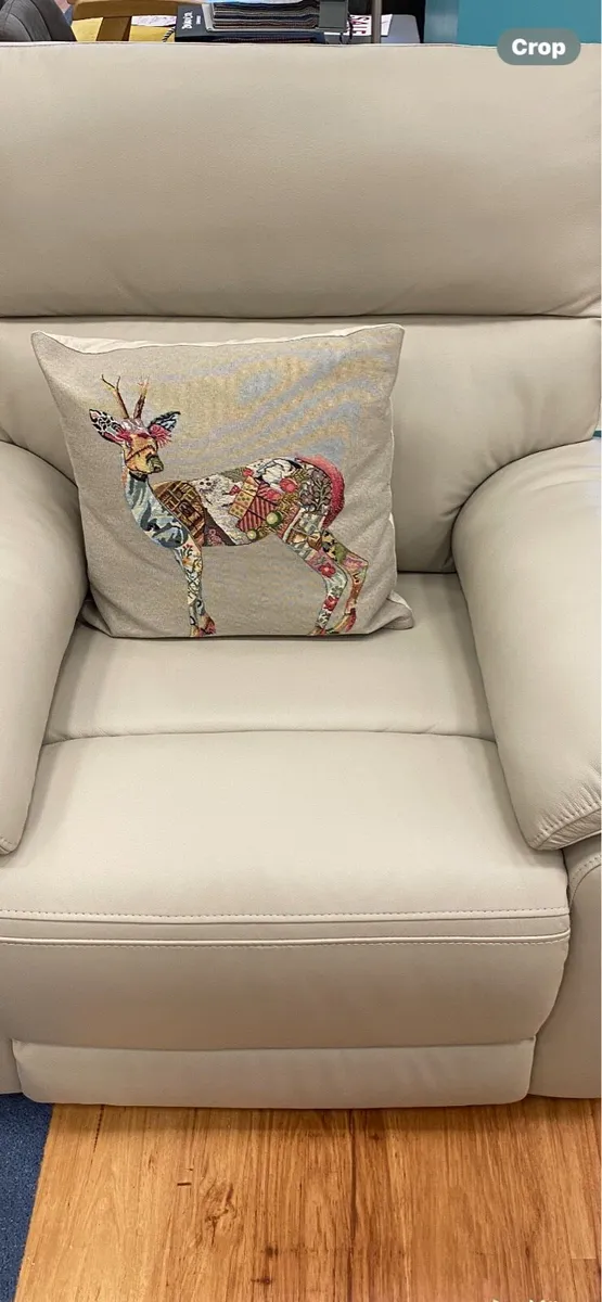 Leather 3 piece suit all electric recliners as new - Image 4