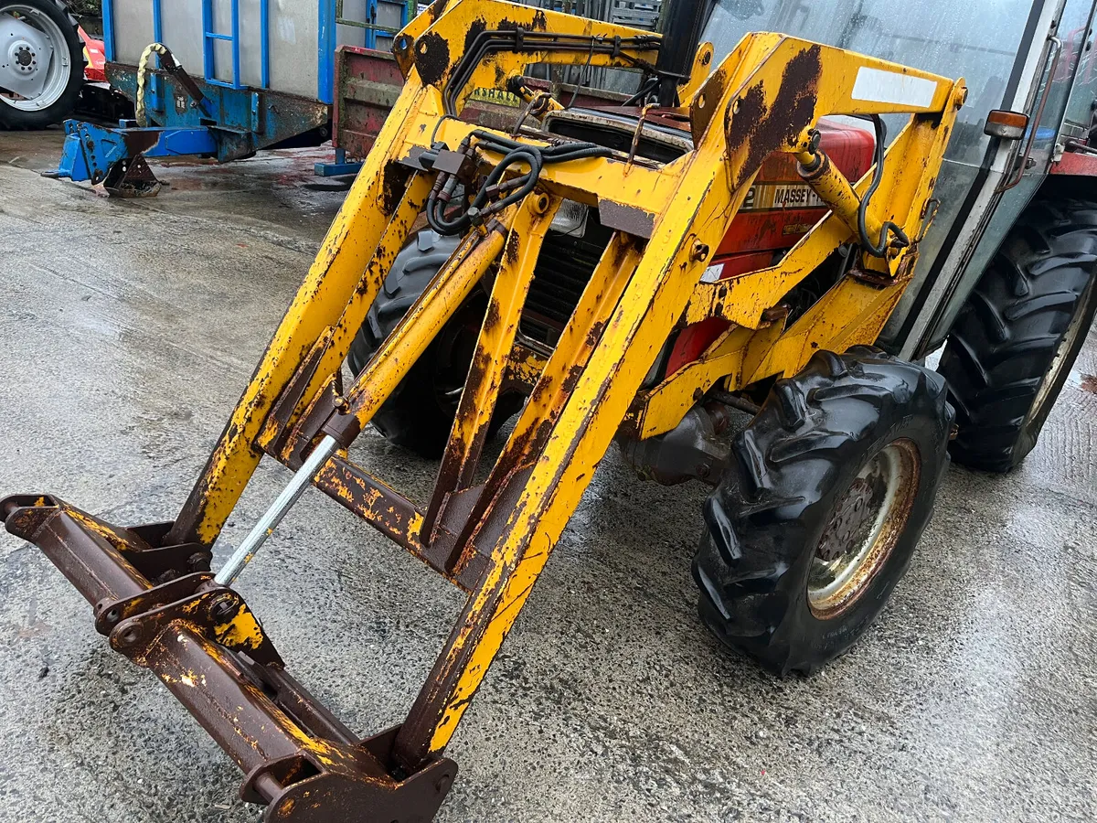 Grays loader - Image 1