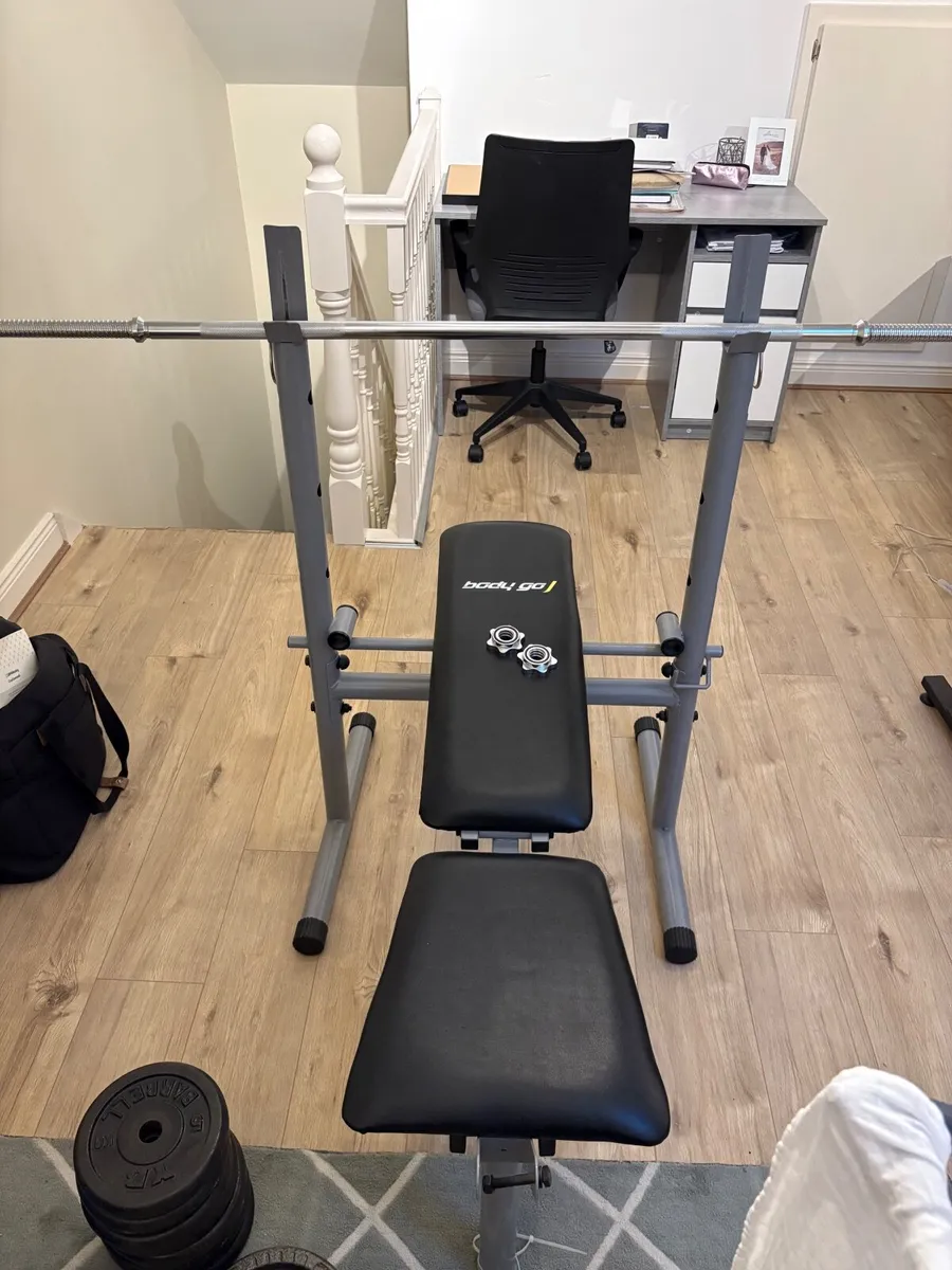 Weights bench, barbell, clips and plates - Image 2
