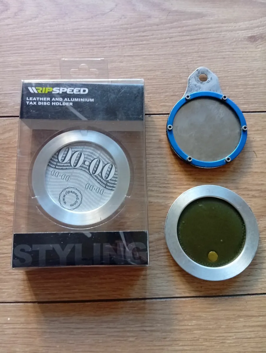 Quality Universal Oxford tax disc holder - Image 1