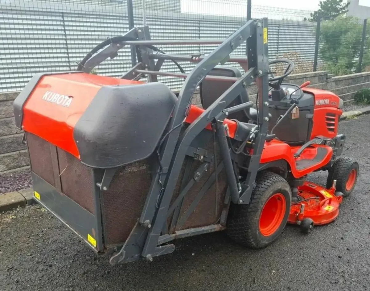 Kubota high tip ride on mower lawnmower 400 hrs - Image 3
