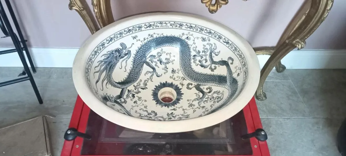 Undermount bathroom sink - Image 1