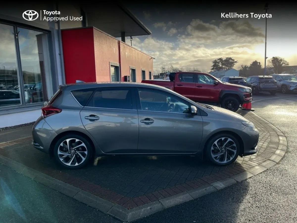 Toyota Auris 1.2T SOL 4DR - Image 3