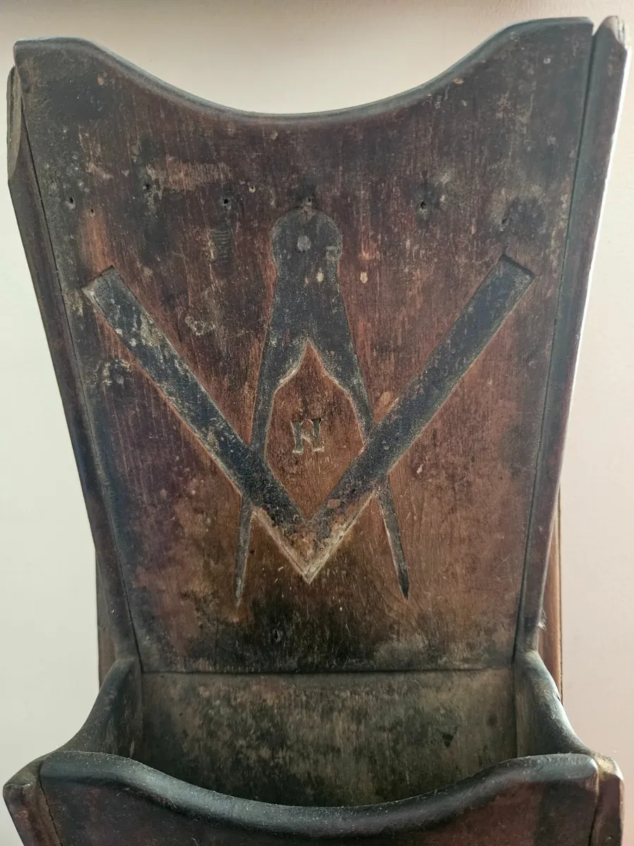 Vintage Freemasons Wall Shelf - Image 4