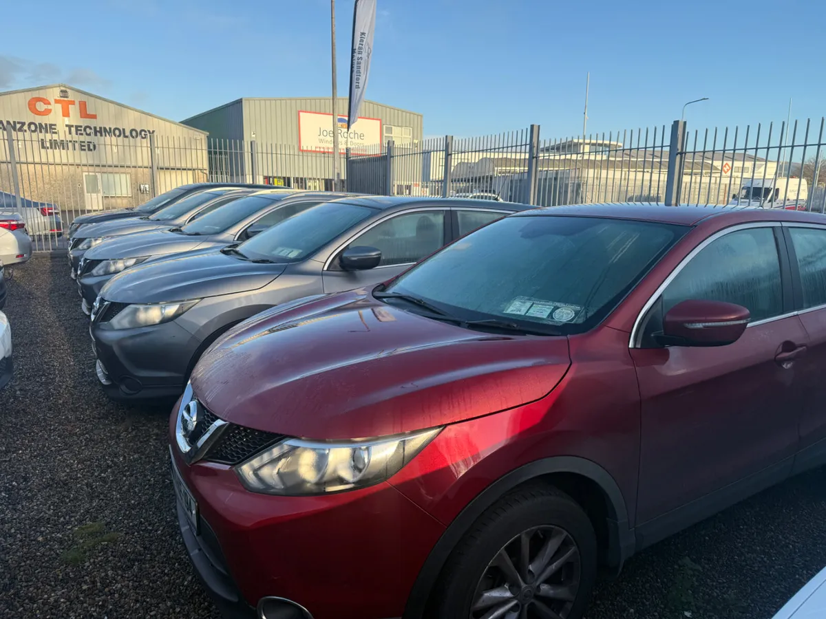 A Selection of Nissan Qashqais - All Deisel Manual - Image 2