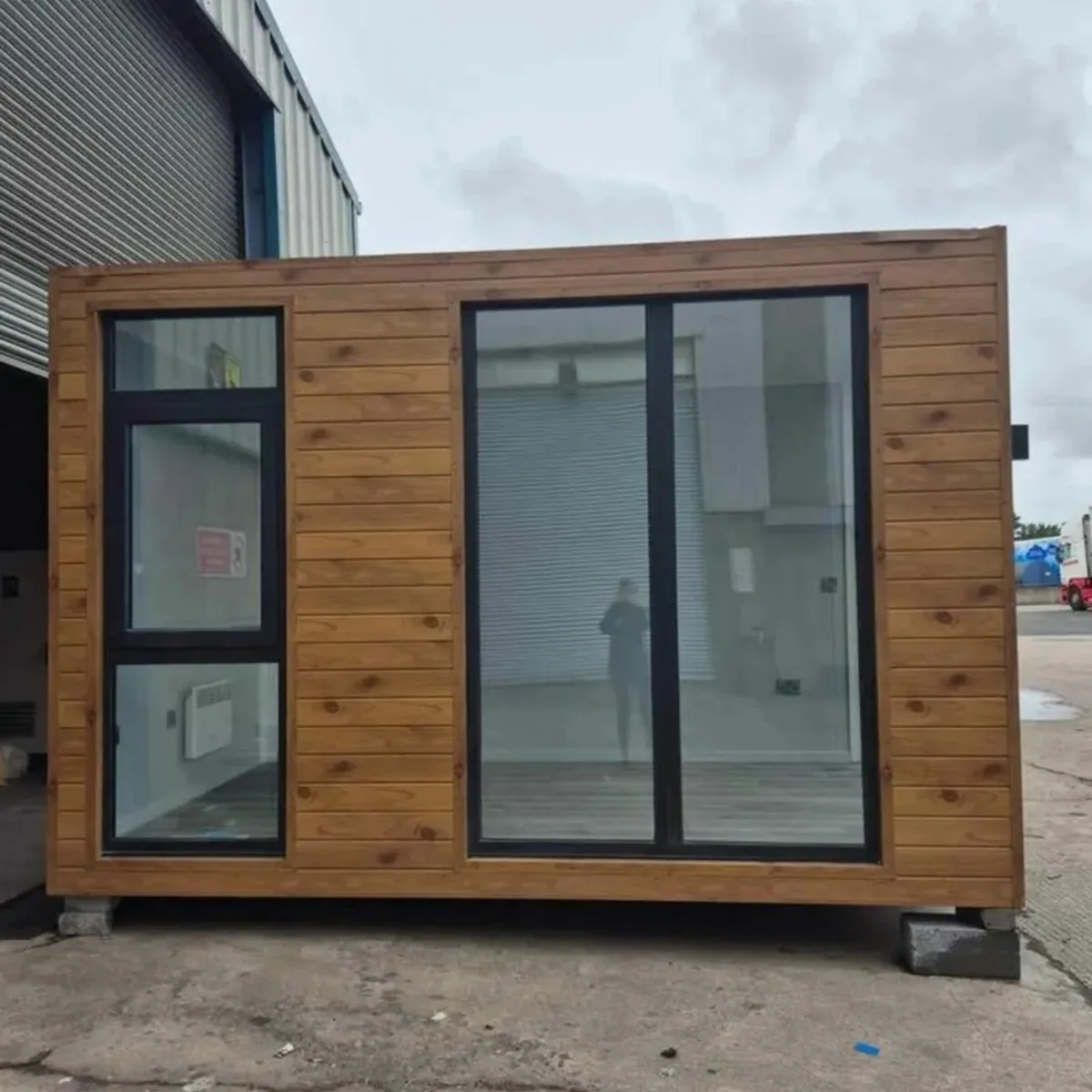 14ft x 8ft Unit - Brown Wood Effect - Image 2