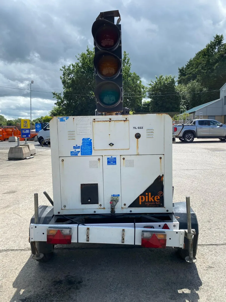 PIKE SIGNALS XL869 SOLAR TRAFFIC LIGHTS - Image 4