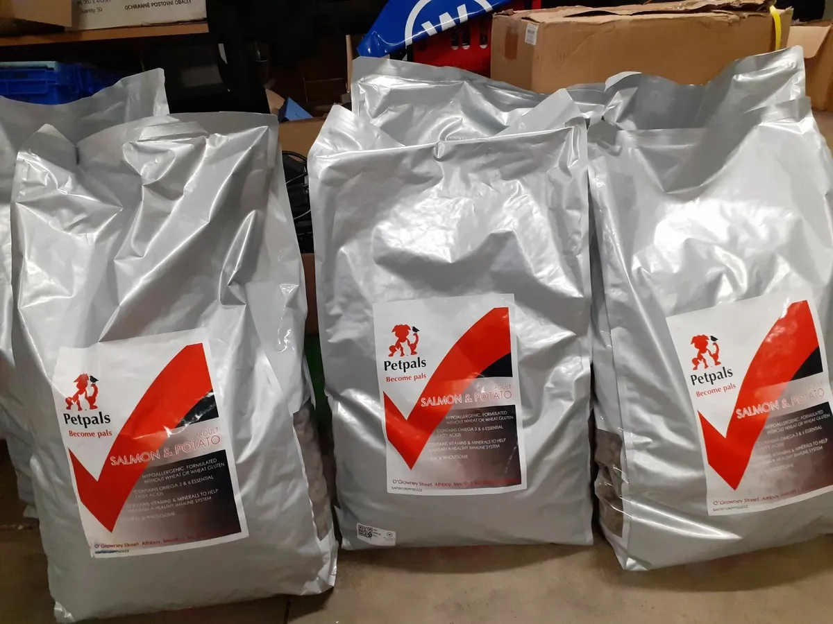 Online Auction Of Adult Dogs Food & More! - Image 1