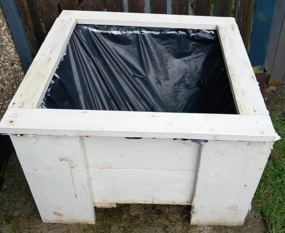 White box planter - Image 1