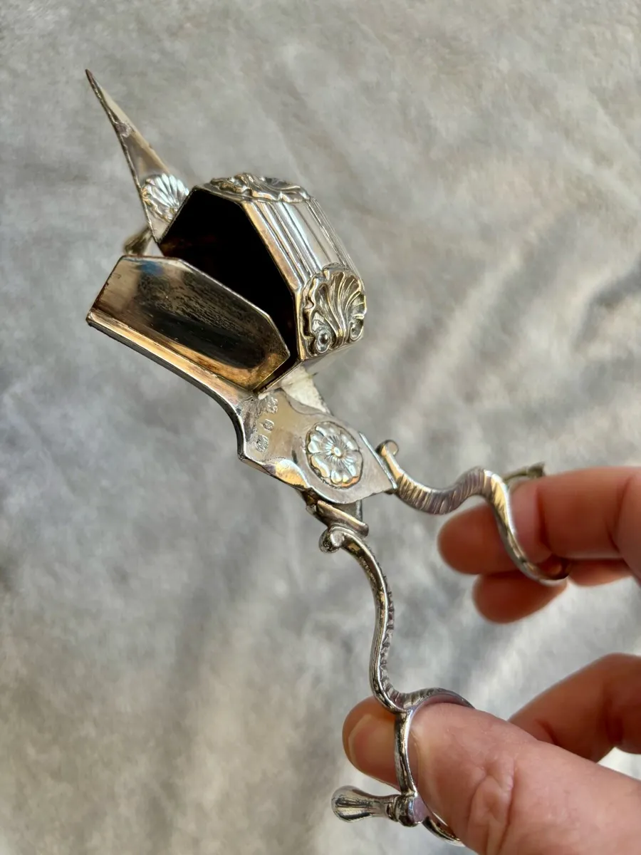 Vintage silver-plated candle sniffer scissors and - Image 3
