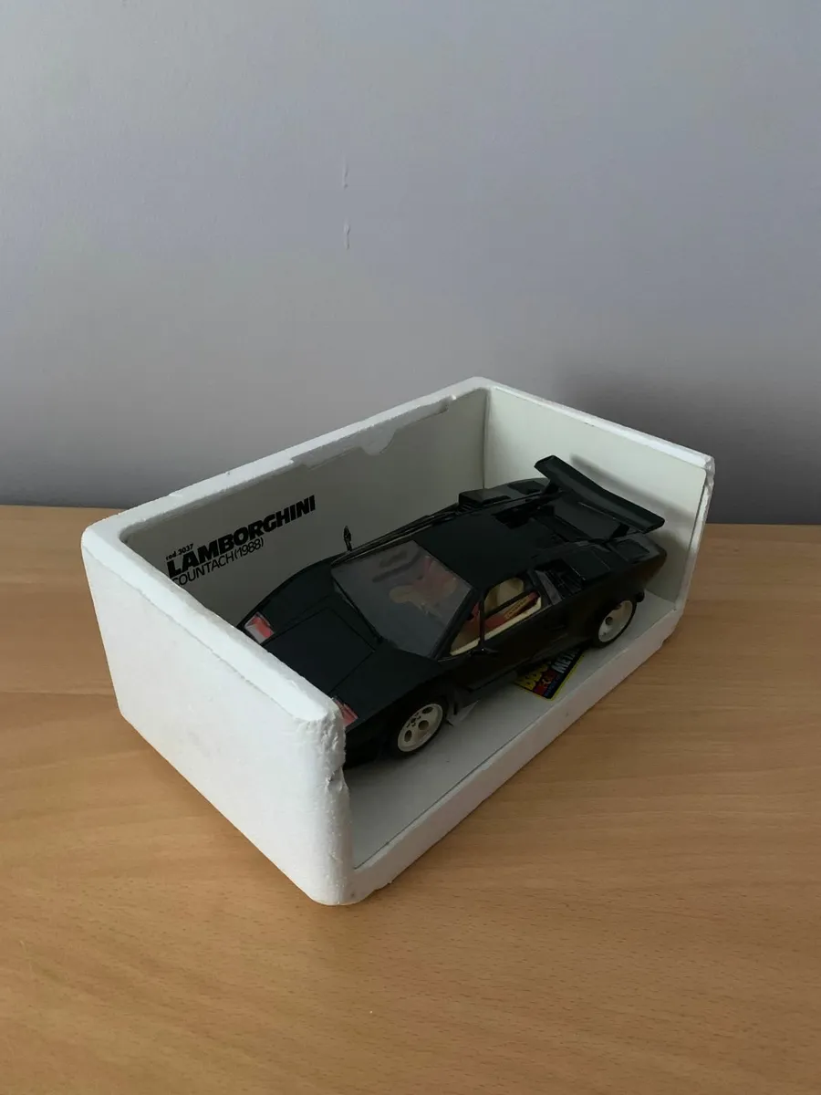 1988 Lamborghini Countach 1/18 Burago Model Car - Image 4