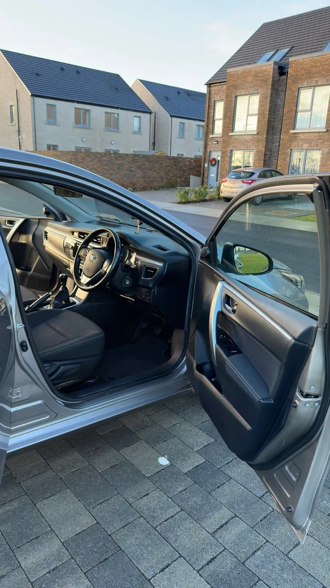 Toyota Corolla D4D Luna Saloon - Image 2