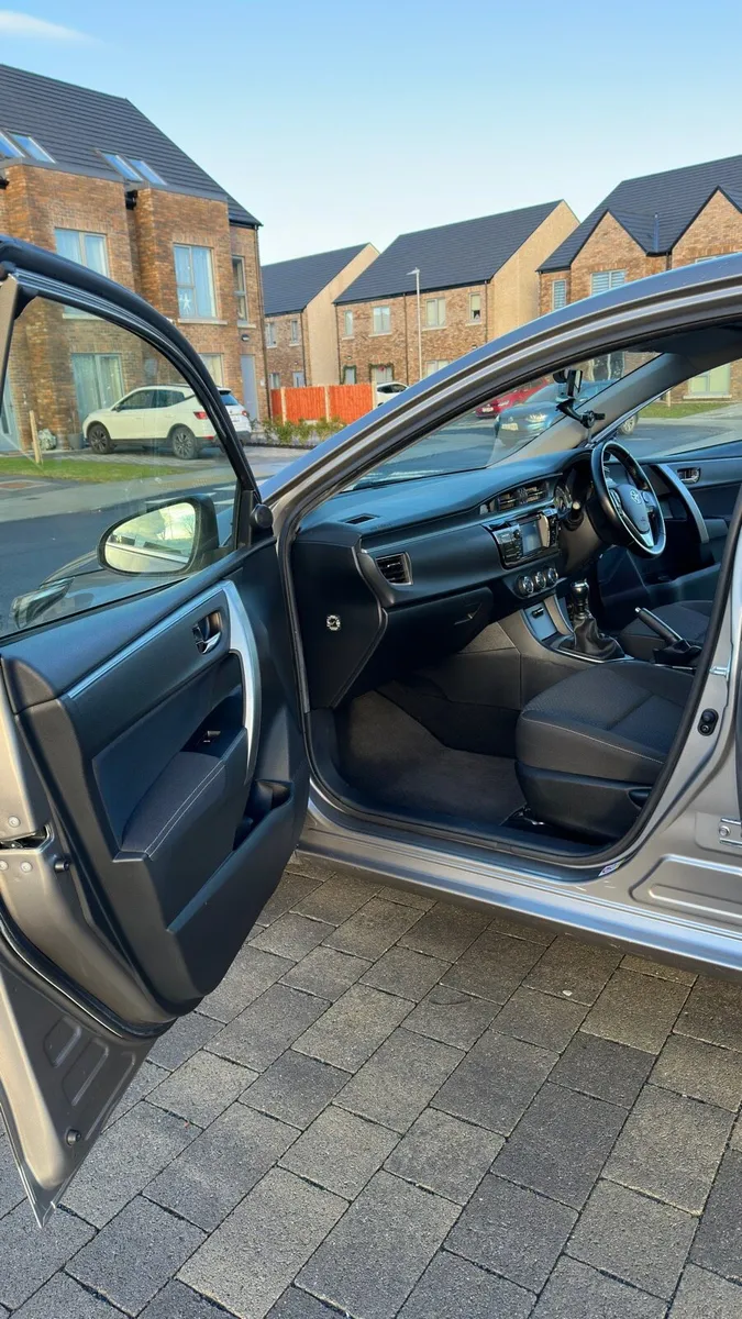 Toyota Corolla D4D Luna Saloon - Image 3