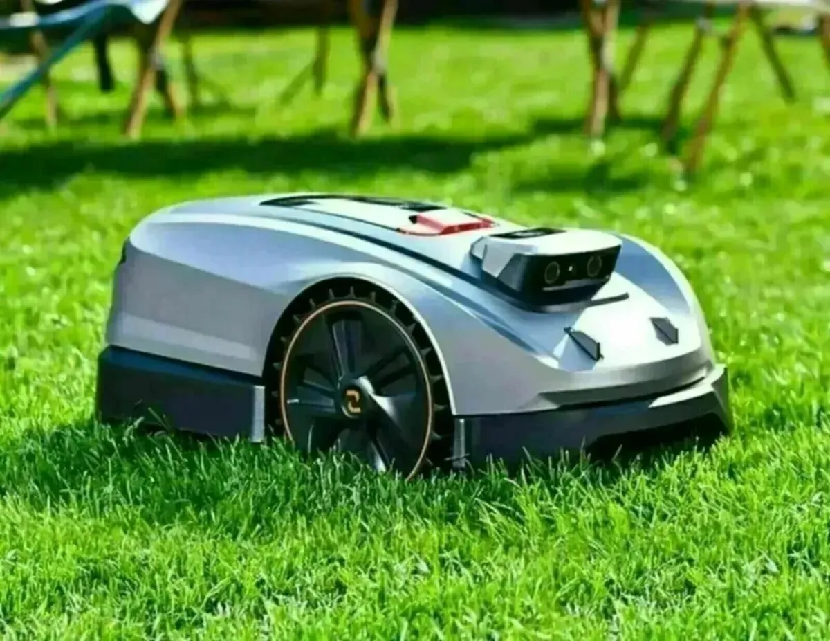 Sunseeker Elite Wireless Robotic Mower - Image 3