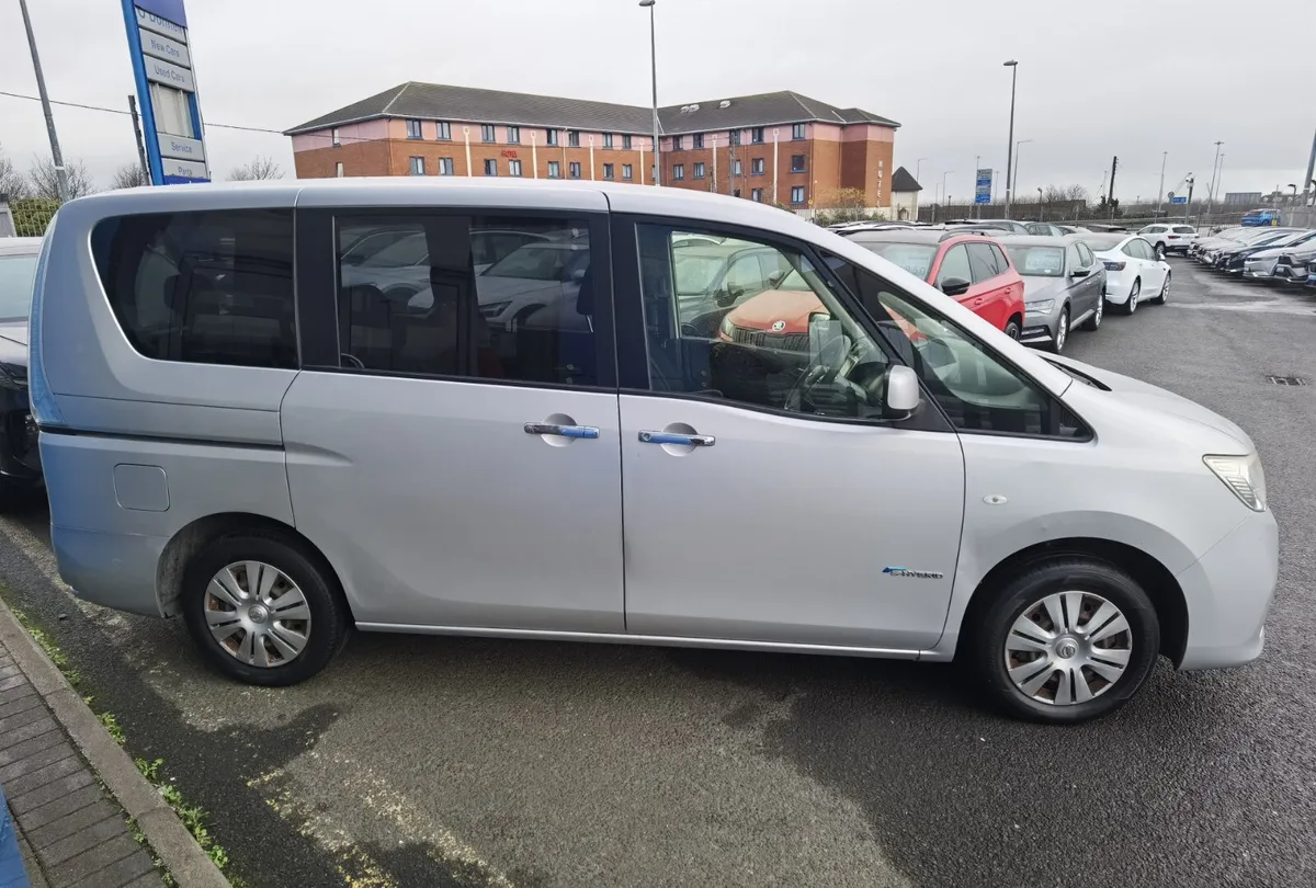 NISSAN SERENA  AUTOMATIC *8 SEATER* PETROL HYBRID - Image 4