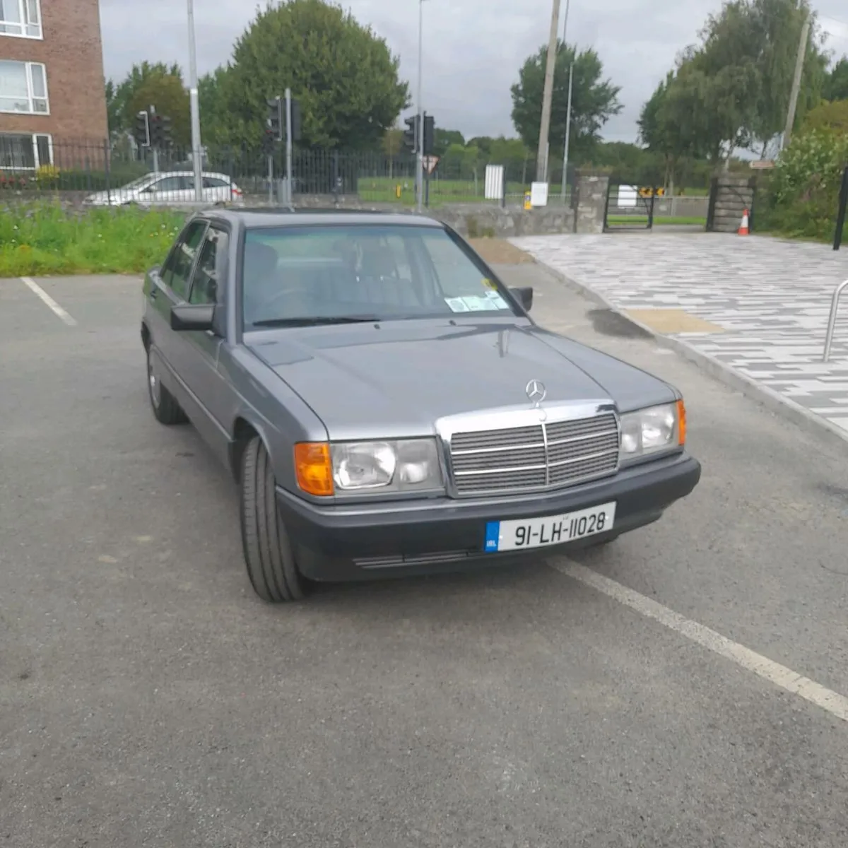 Mercedes 190e - Image 3