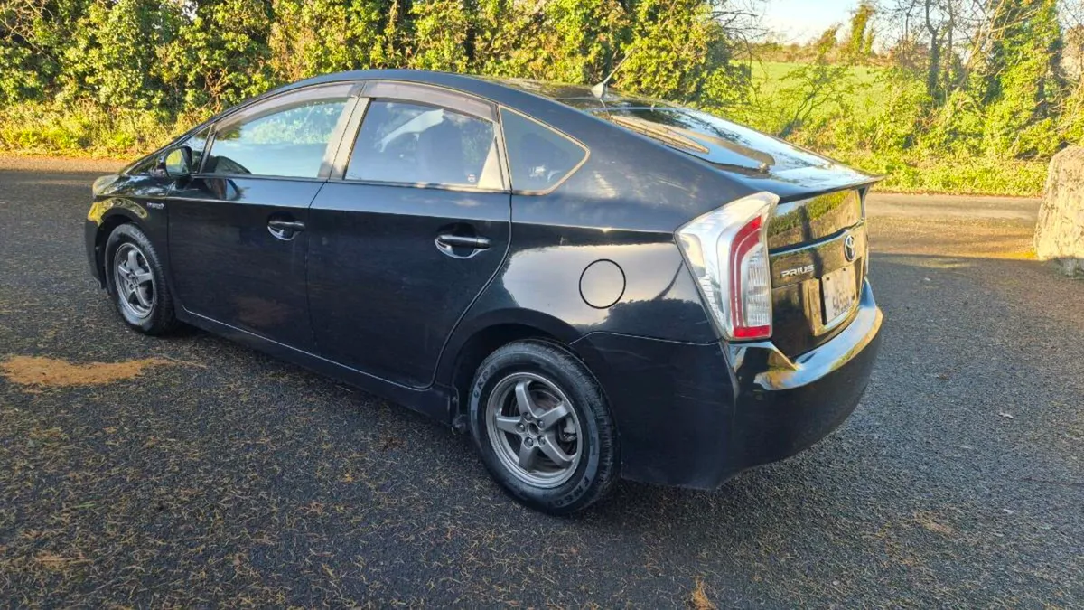 Toyota prius - Image 4