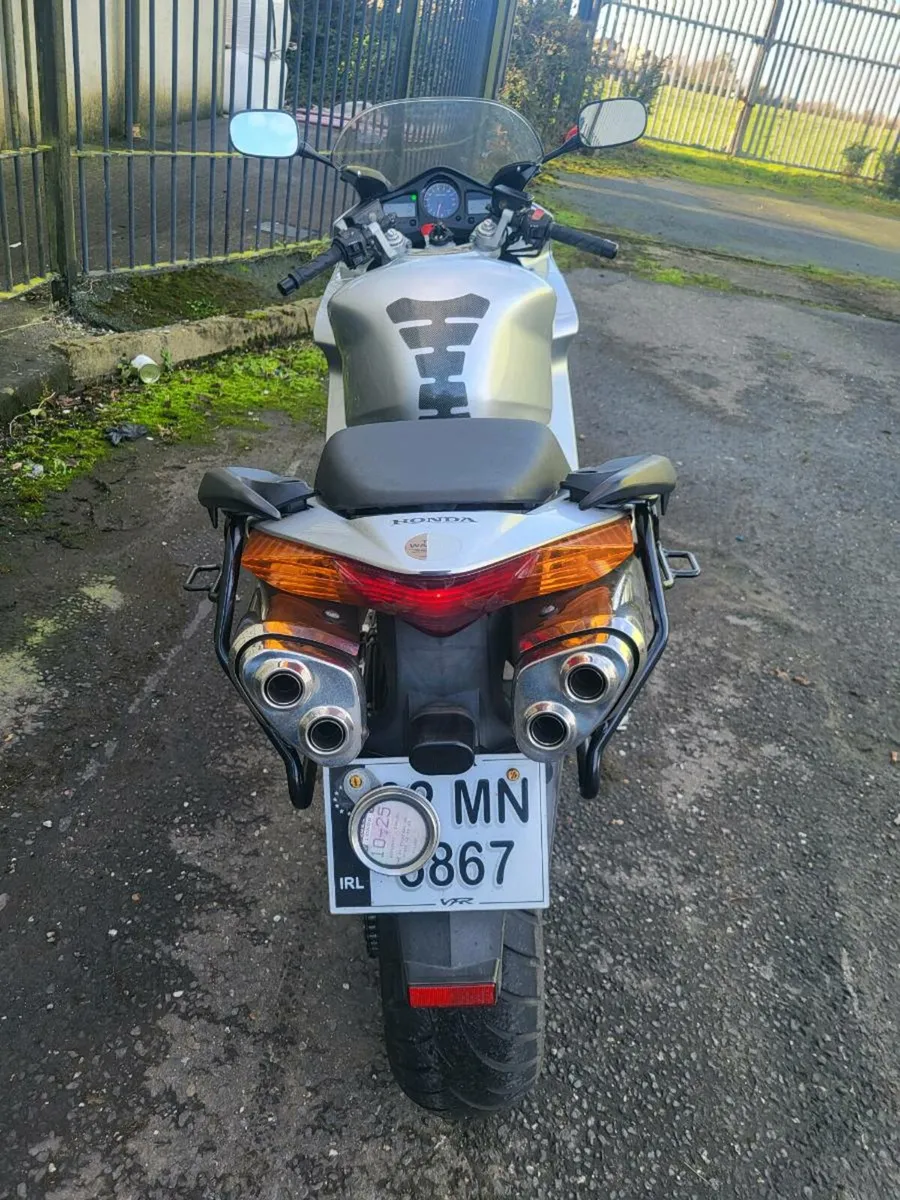 VFR 800  Vtec 2002 low miles - Image 4