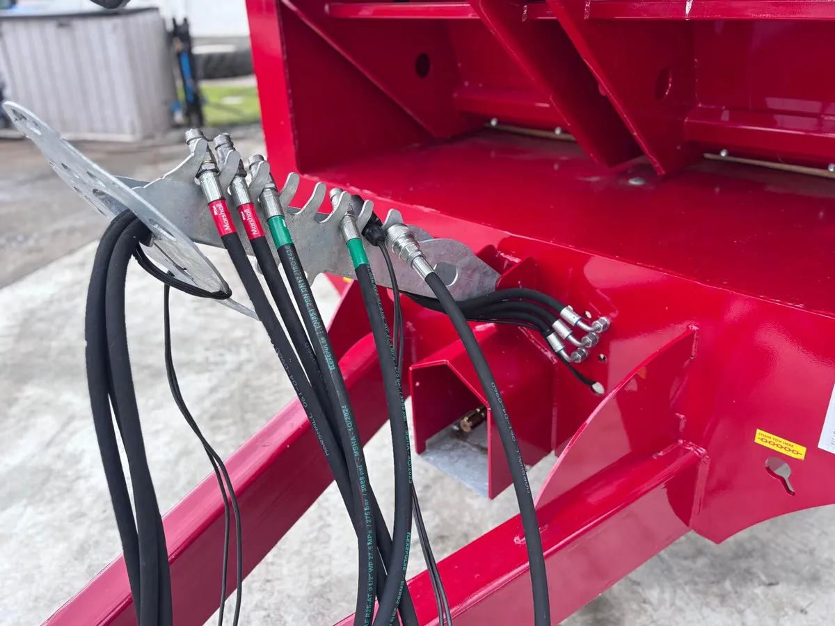 Marshall Rear Discharge Muck Spreaders - Image 2