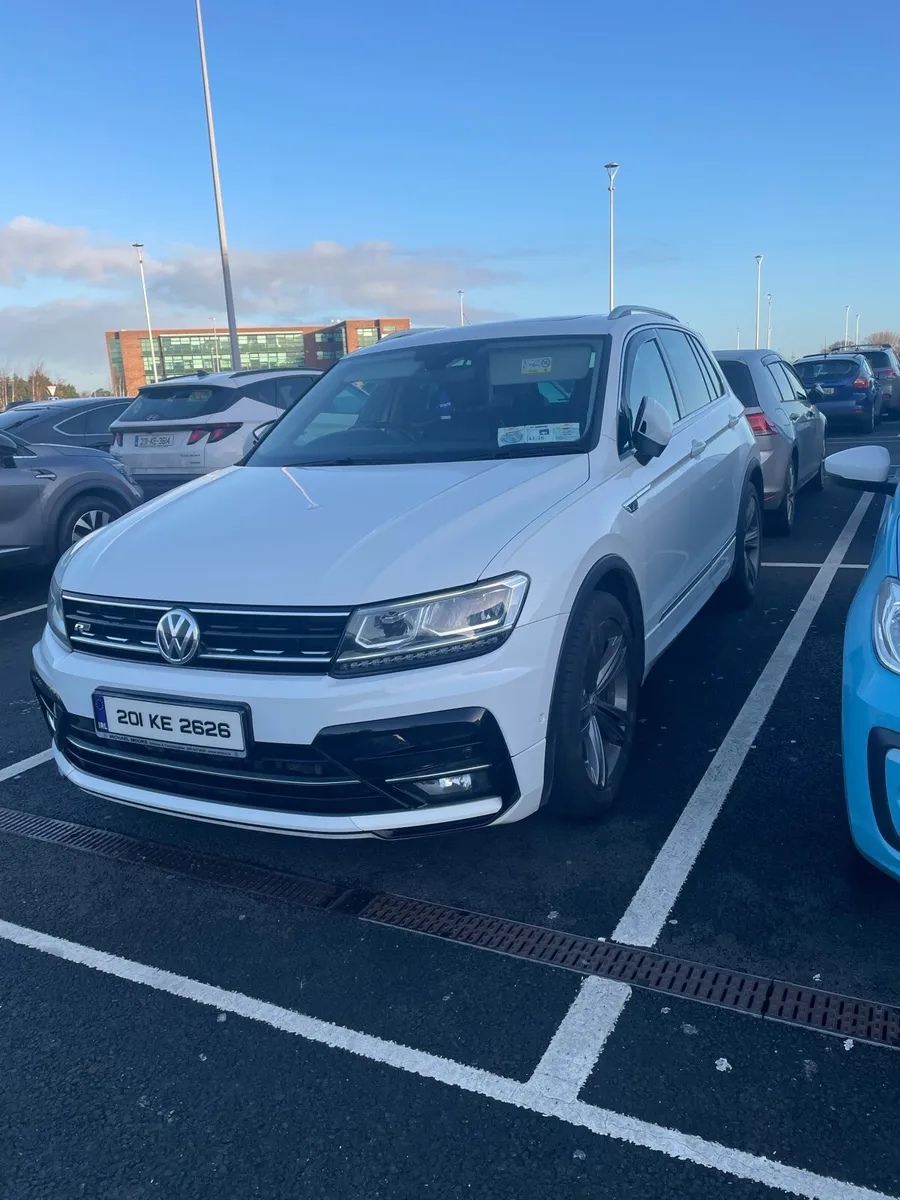 Volkswagen Tiguan R-Line / Sunroof - Image 2