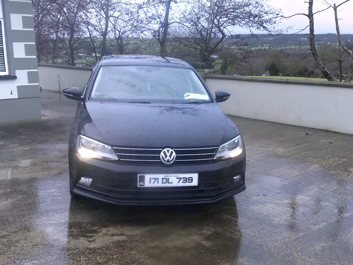 Volkswagen Jetta 2017 - Image 2
