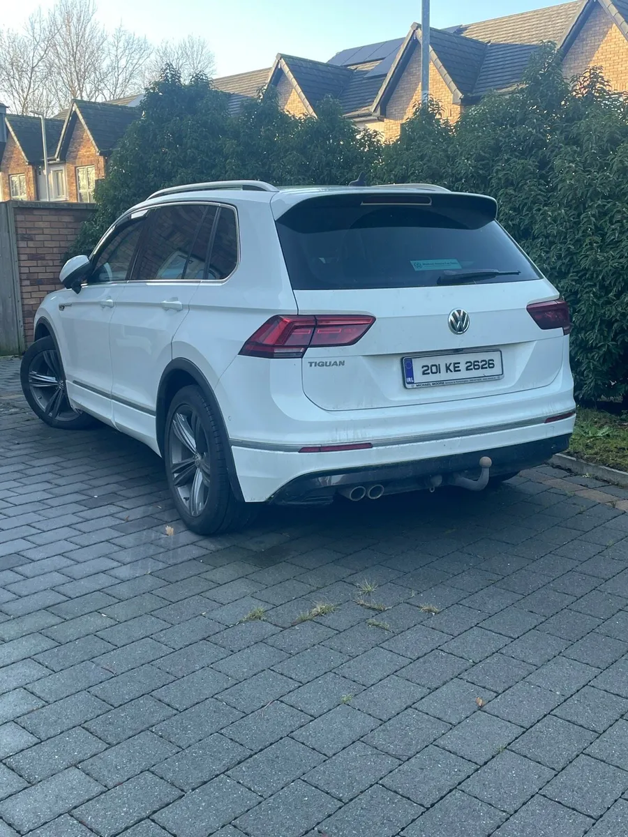 Volkswagen Tiguan R-Line / Sunroof - Image 3