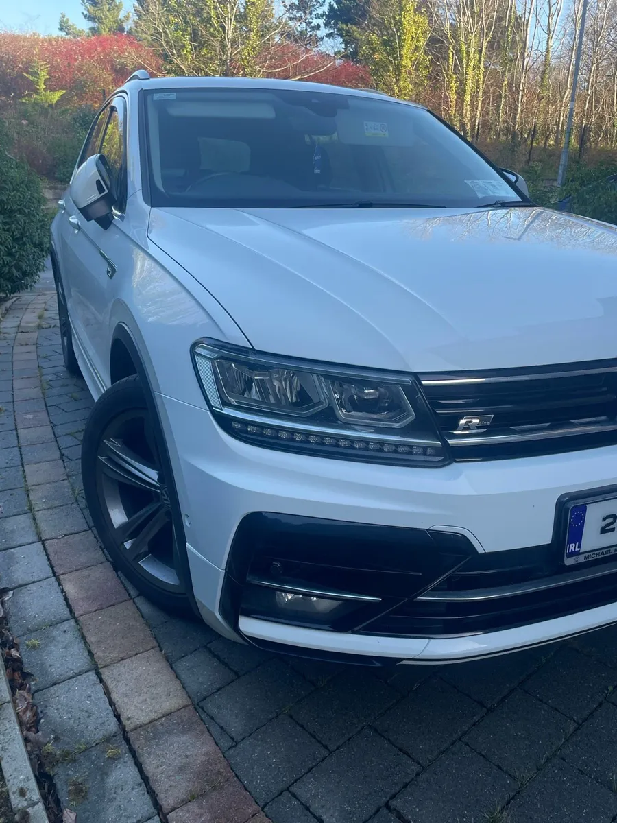 Volkswagen Tiguan R-Line / Sunroof - Image 4