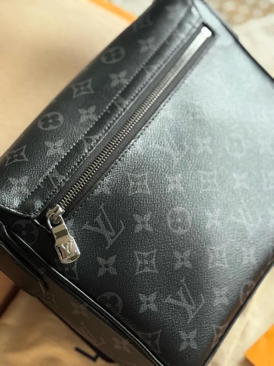 Louis Vuitton PM District - Image 3