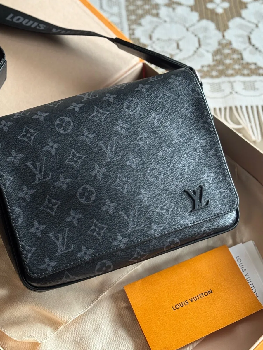 Louis Vuitton PM District - Image 4