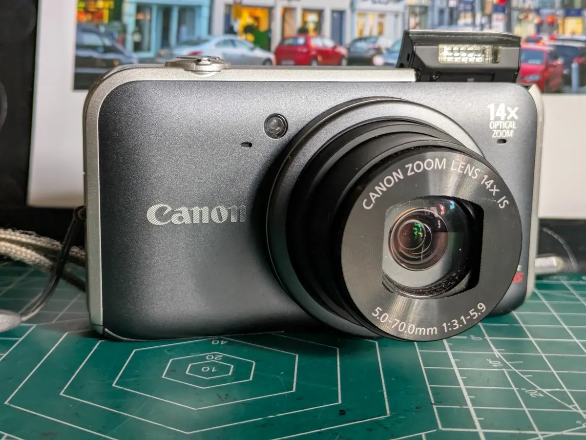 Canon PowerShot SX220HS - 12MP digital compact 📸 - Image 1