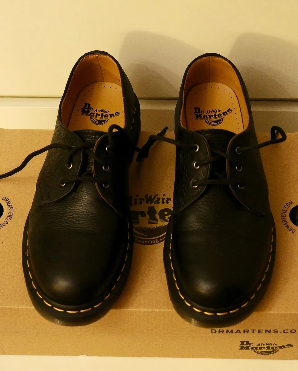 Dr Martens leather shoes size UK8 like new - Image 1