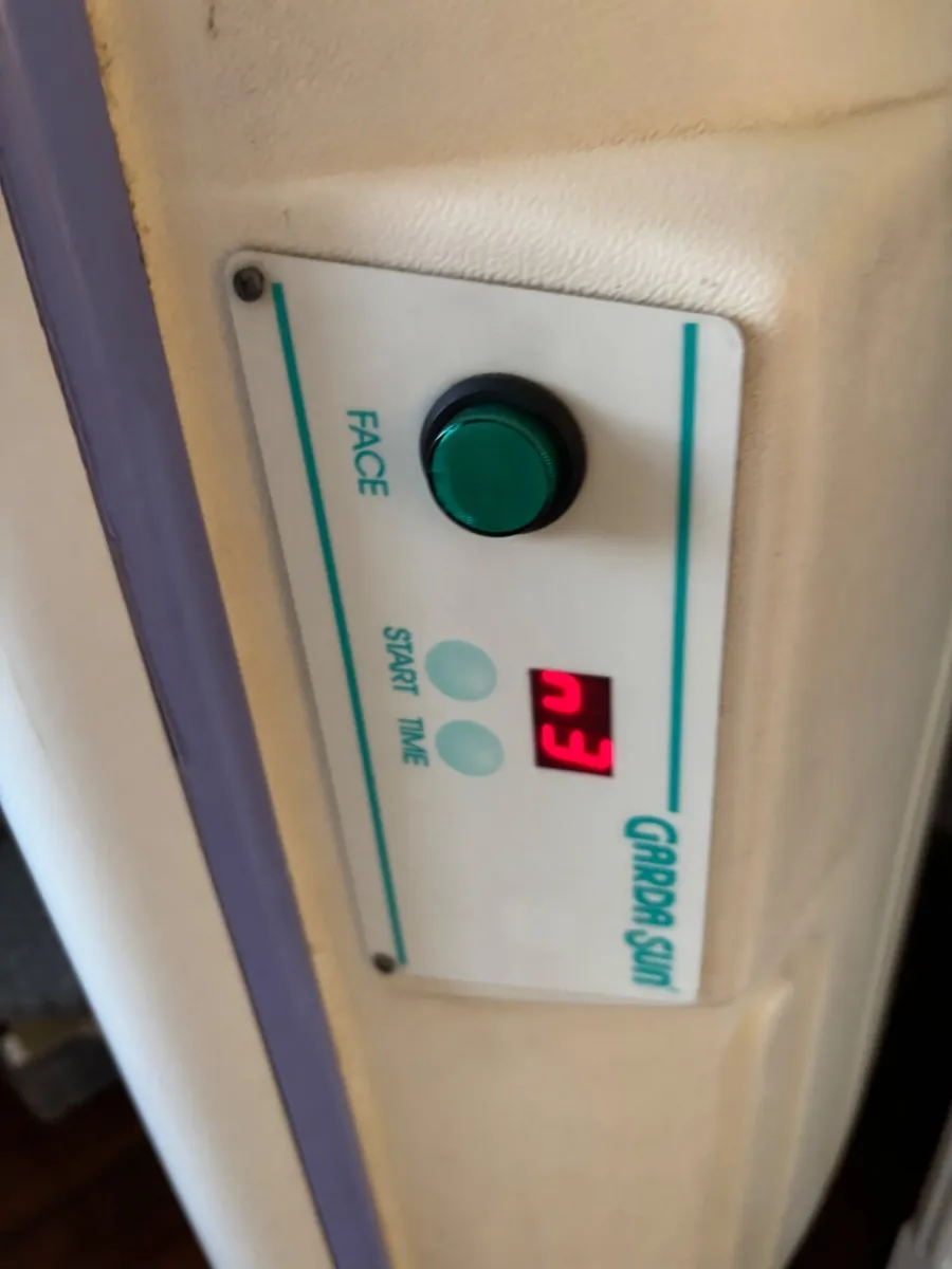 Tanning bed - Image 1