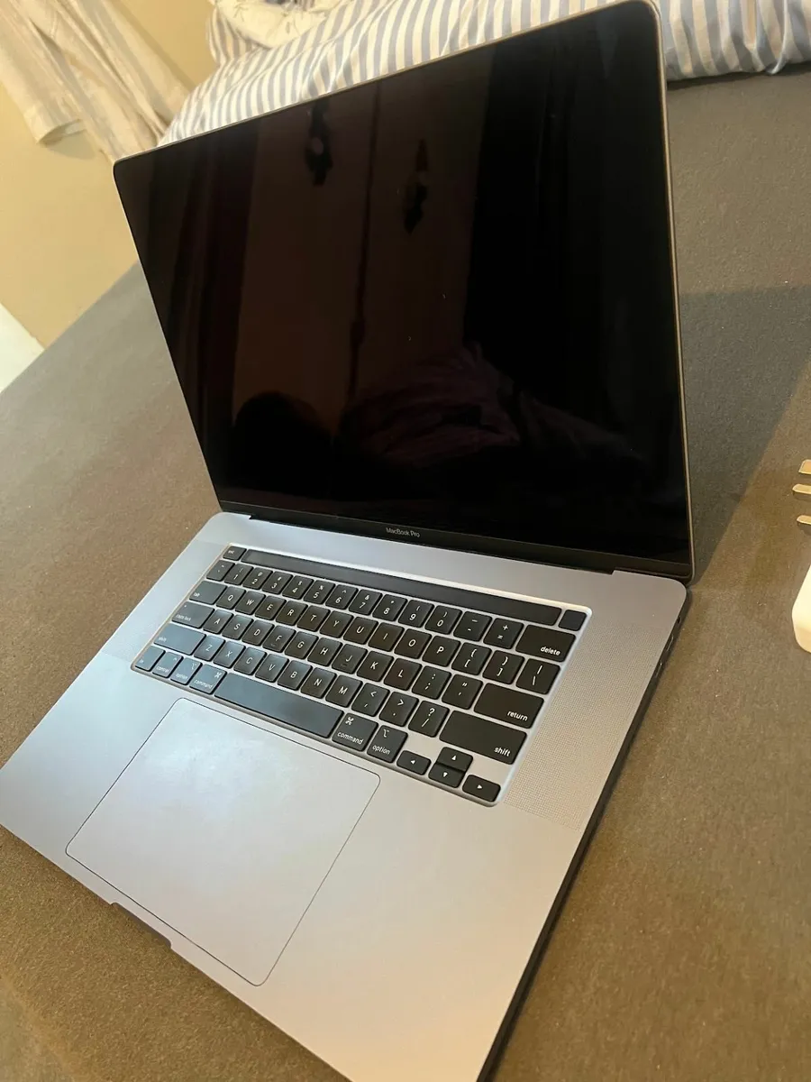16 Inc Macbook I7 16GB 512GB SSD Office 2025 - Image 3