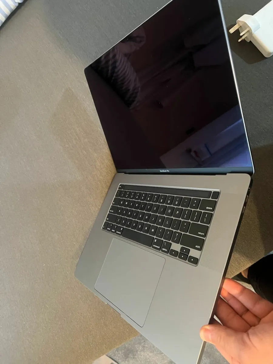 16 Inc Macbook I7 16GB 512GB SSD Office 2025 - Image 4