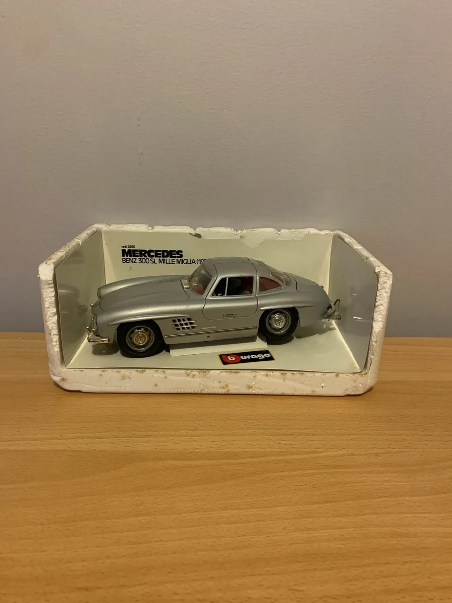 1955 Mercedes Benz 300 SL 1/18 Burago Model Car - Image 3