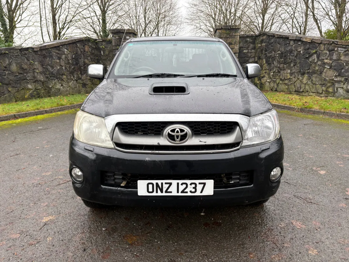 Toyota Hilux 2010 Crew Cab 5 seater 2.5D4d - Image 3