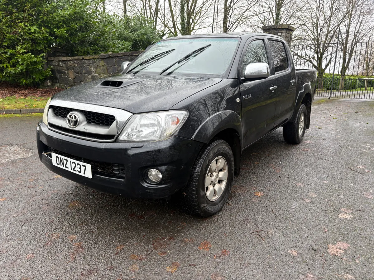 Toyota Hilux 2010 Crew Cab 5 seater 2.5D4d - Image 4