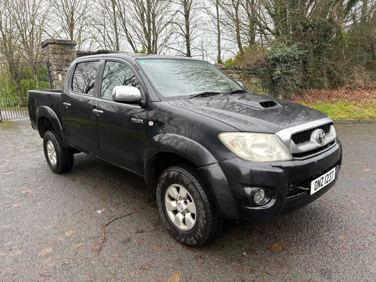Toyota Hilux 2010 Crew Cab 5 seater 2.5D4d - Image 1