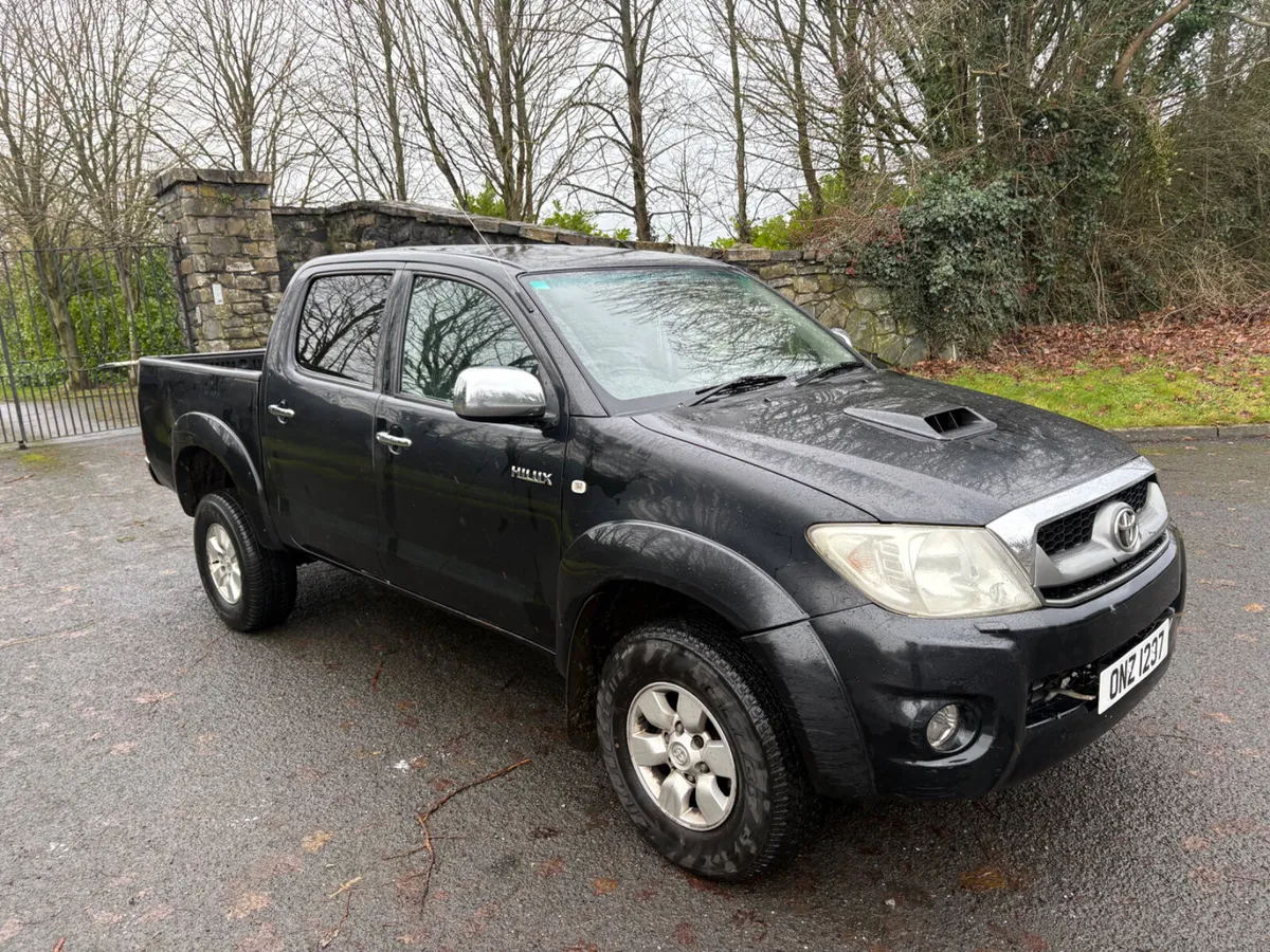 Toyota Hilux 2010 Crew Cab 5 seater 2.5D4d - Image 2