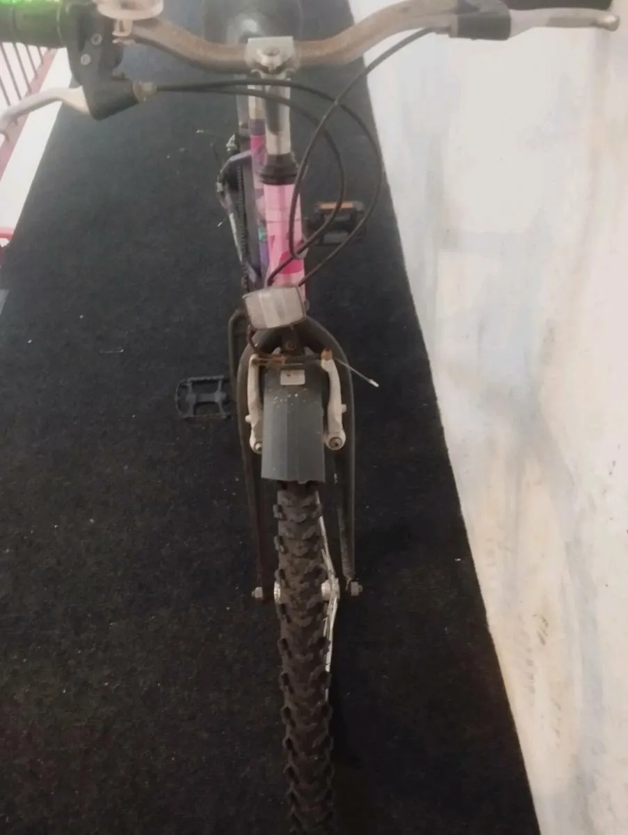 Girls 24inch bike - Image 3