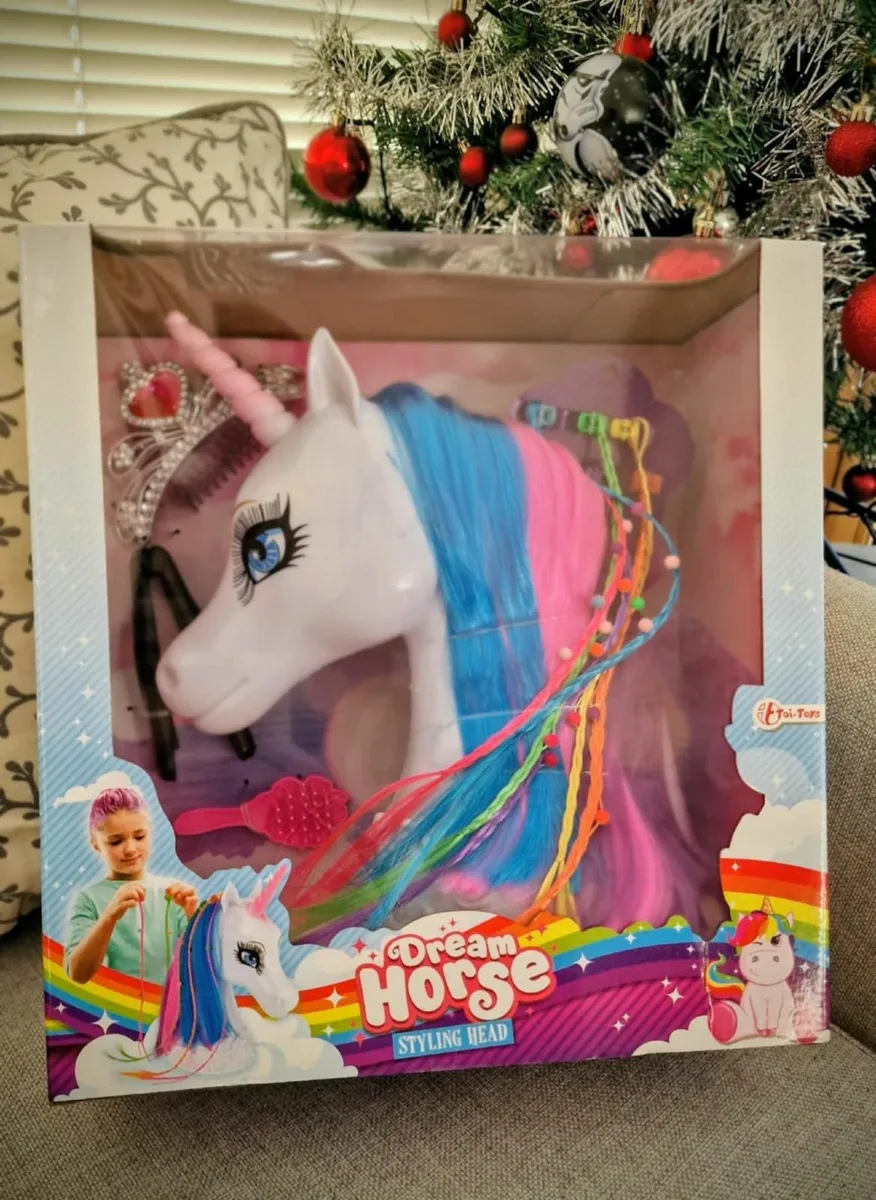 A Dream Horse Styling Head with Accessories - Image 1