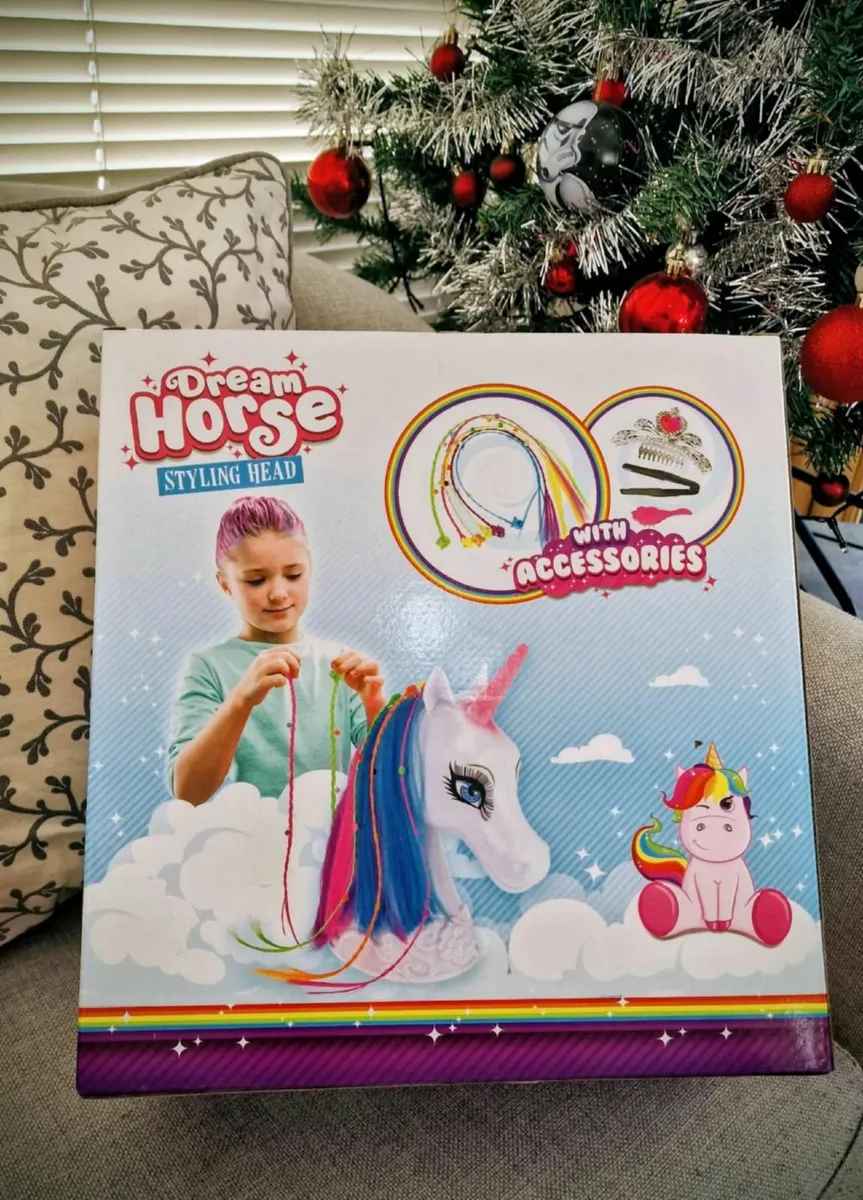 A Dream Horse Styling Head with Accessories - Image 2