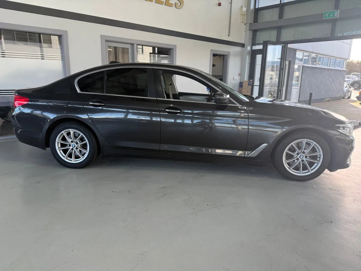 BMW 5-Series 2018 - Image 2