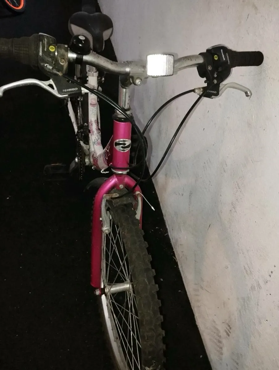 Girls 24inch bike - Image 3