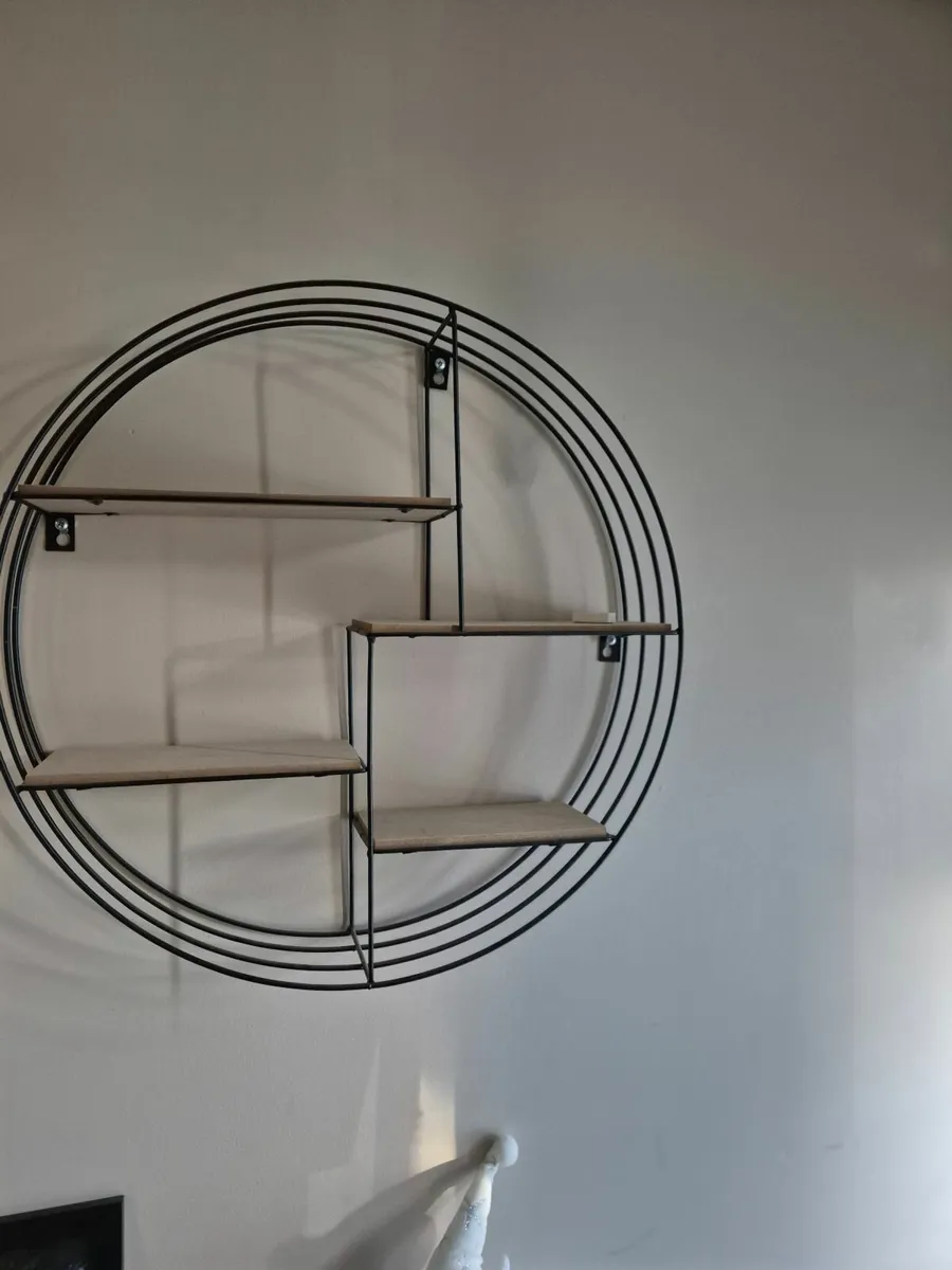 Round wall shelf - Image 1